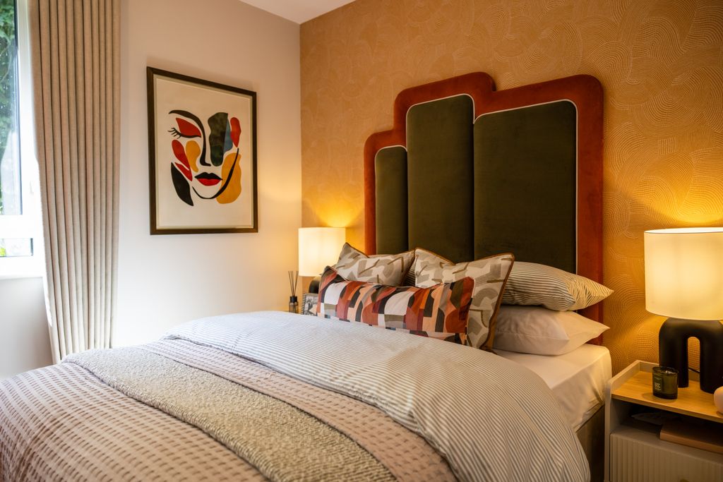 Property photo 2 of 8 Bedroom