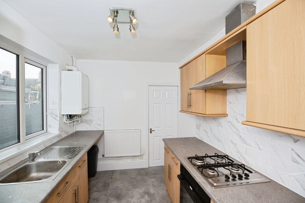 Property photo 2 of 14 Kitchen Pic 1