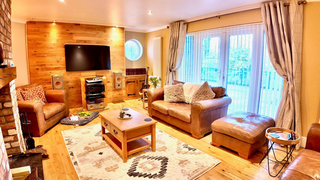 Property photo 2 of 41