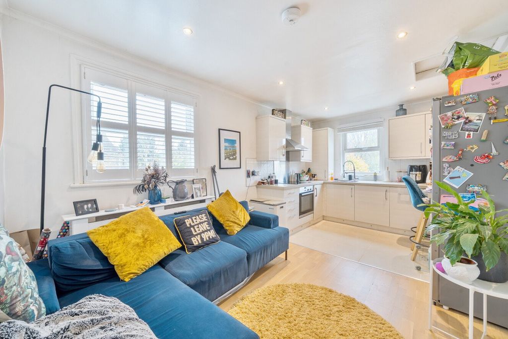 Property photo 2 of 12 Picture No. 11