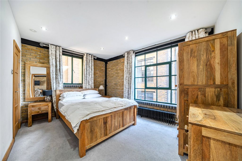 Property photo 3 of 21 Bedroom