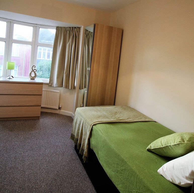 Property photo 1 of 3 Bedroom