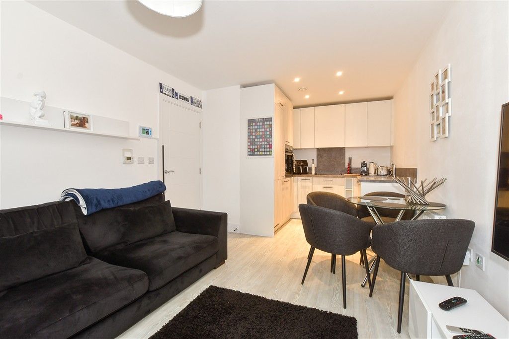 Property photo 3 of 7 Lounge/ Kitchen