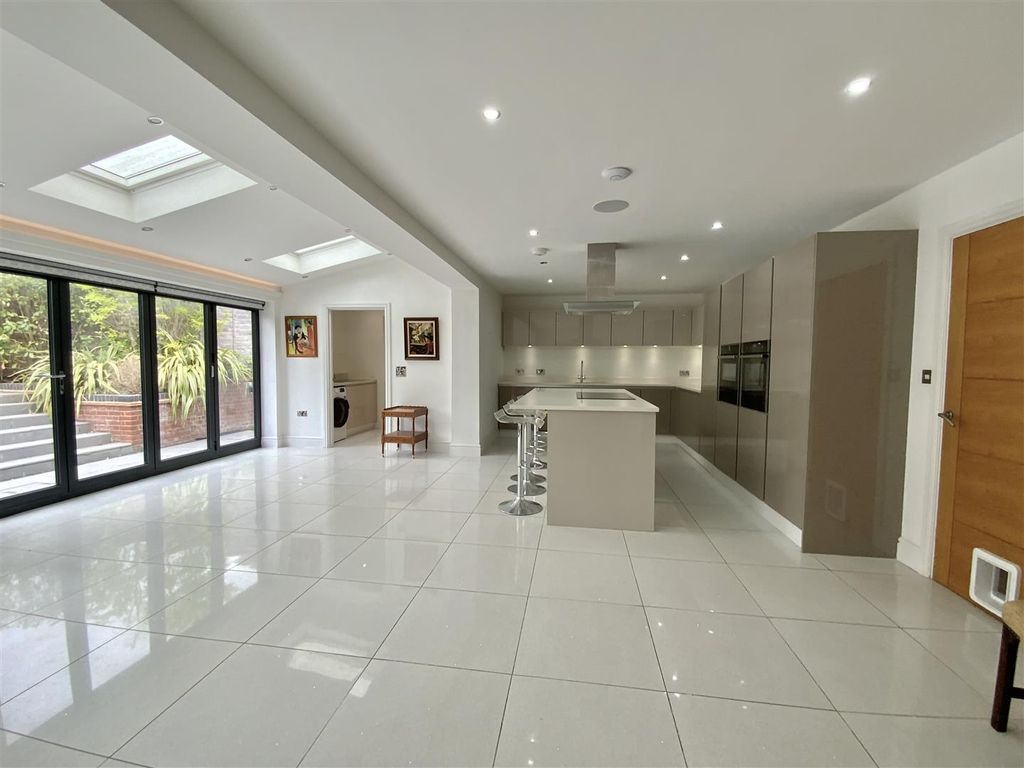 Property photo 2 of 36