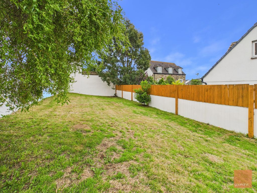 Property photo 2 of 27