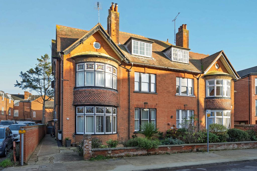 Property photo 2 of 23