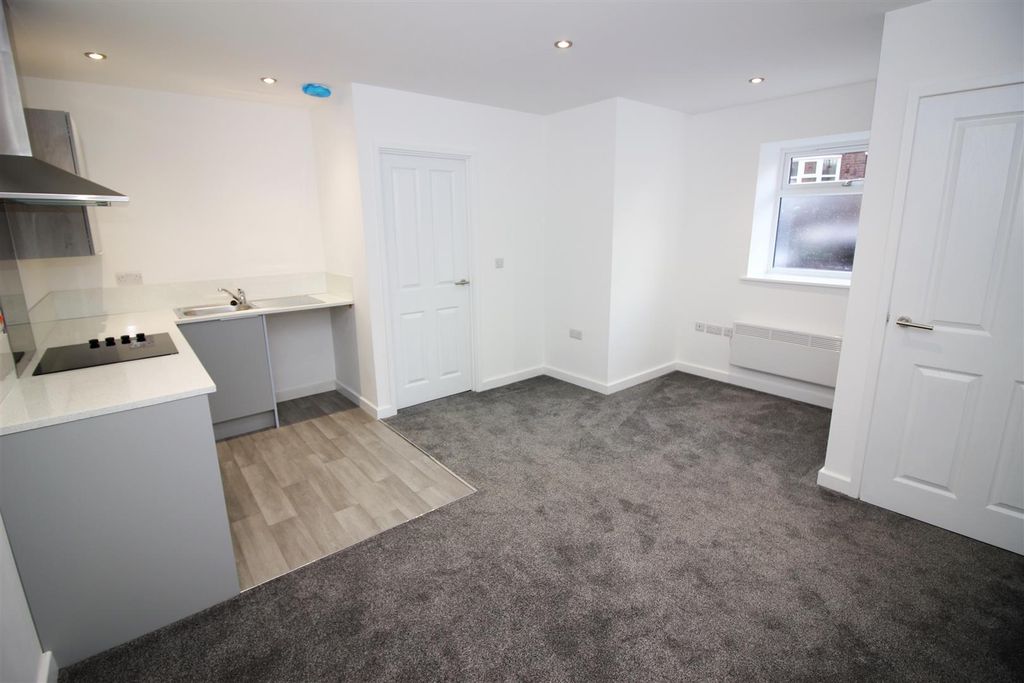 Property photo 3 of 6 Apt 1 72 Brookhill Street - Lng1.Jpg