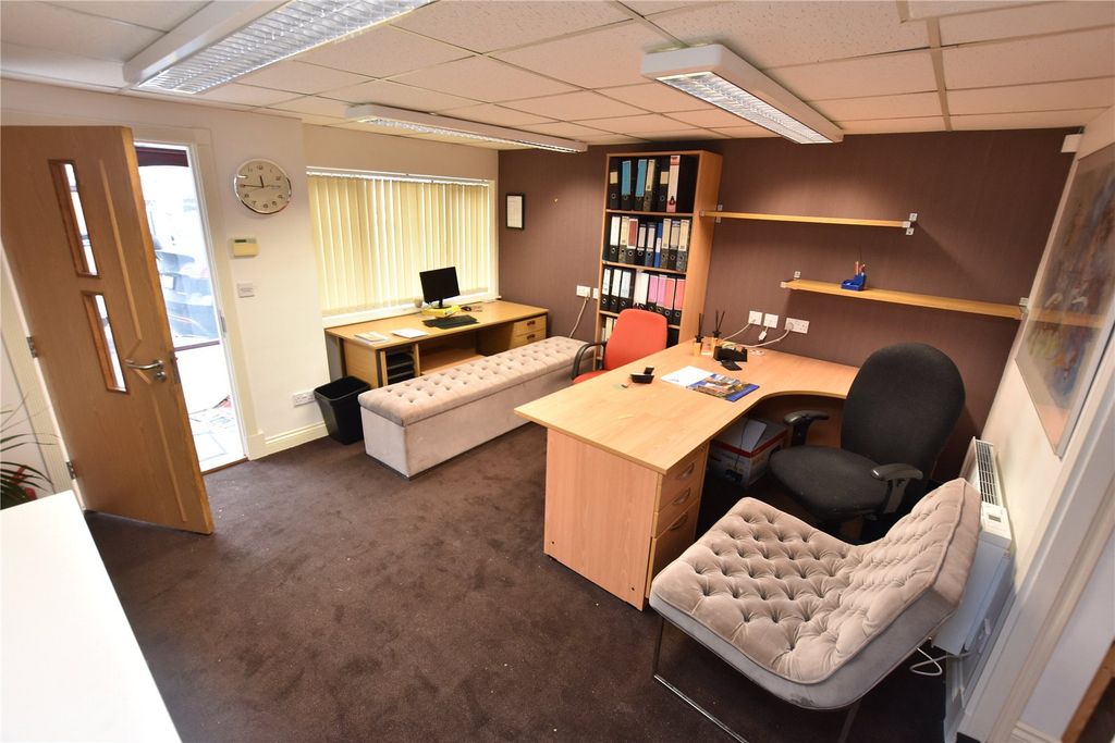 Property photo 2 of 12 Picture No. 17