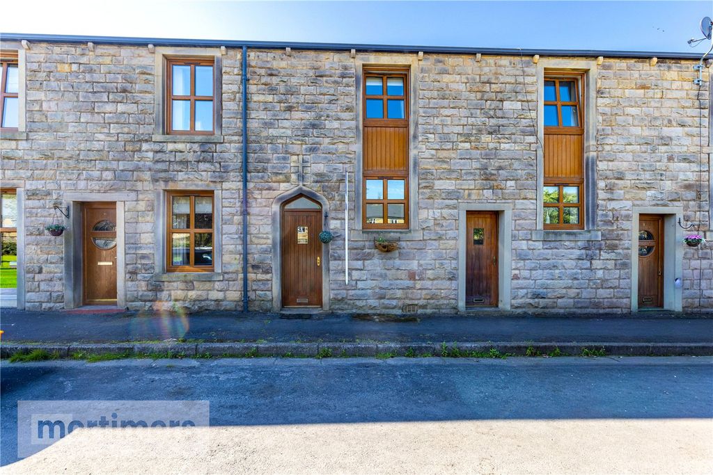 Property photo 2 of 18 External