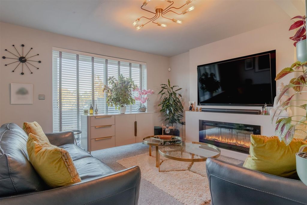 Property photo 3 of 27