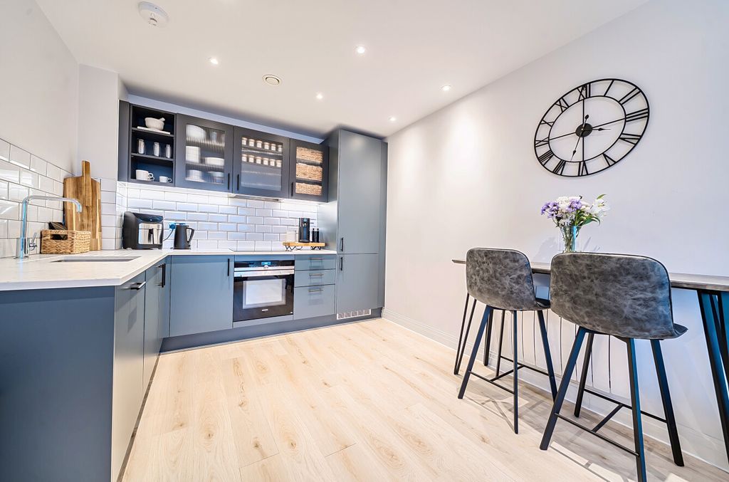 Property photo 3 of 18 1405108-5-697792d...