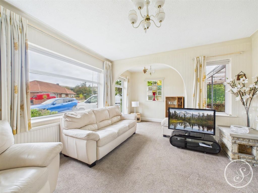 Property photo 2 of 19 Lounge