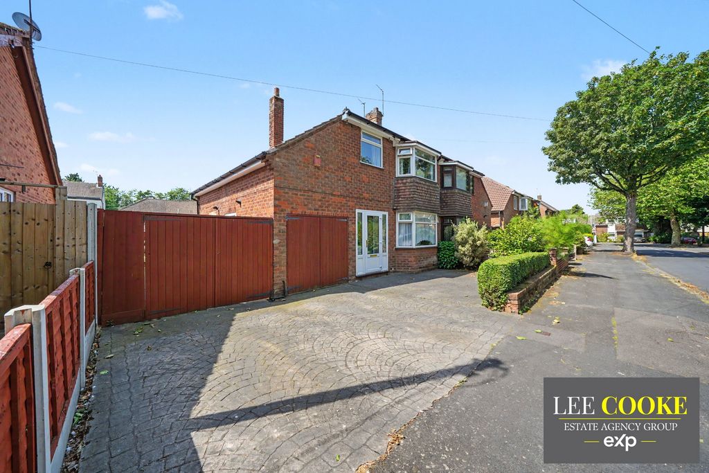 Property photo 1 of 27
