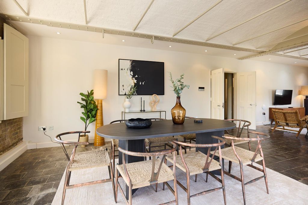 Property photo 2 of 34 Image