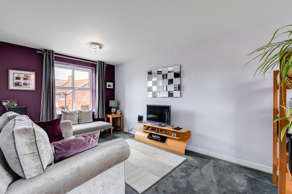 Property photo 3 of 18 Picture 3