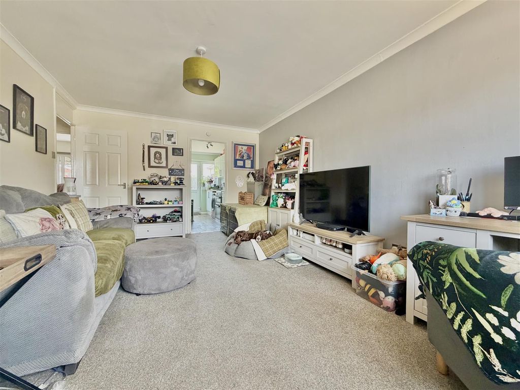 Property photo 2 of 12