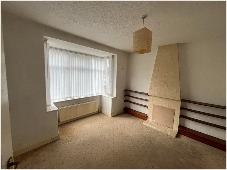 Property photo 2 of 11 Living Room