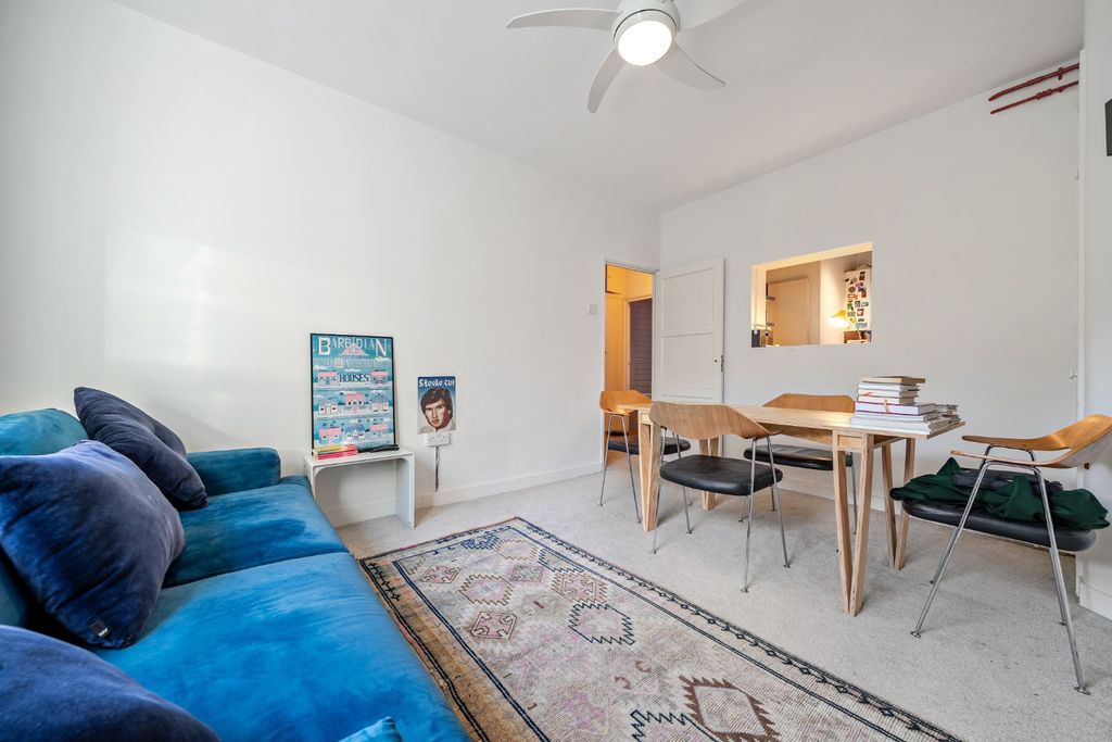 Property photo 2 of 13 3987631