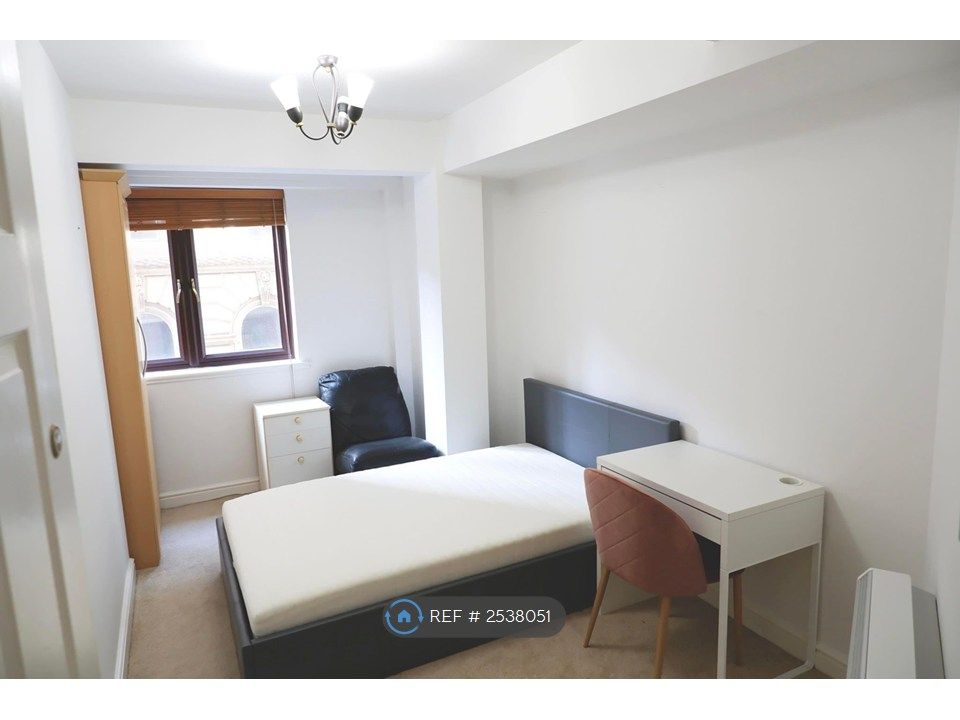 Property photo 1 of 9 Room For Rent