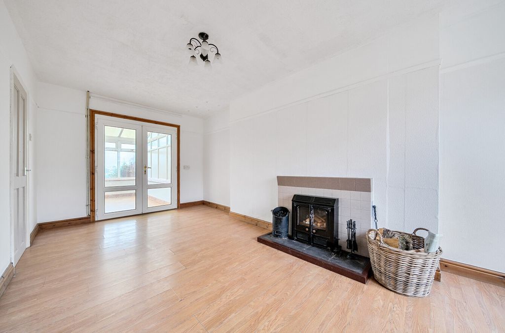 Property photo 2 of 22 1374574-11-690Afc...