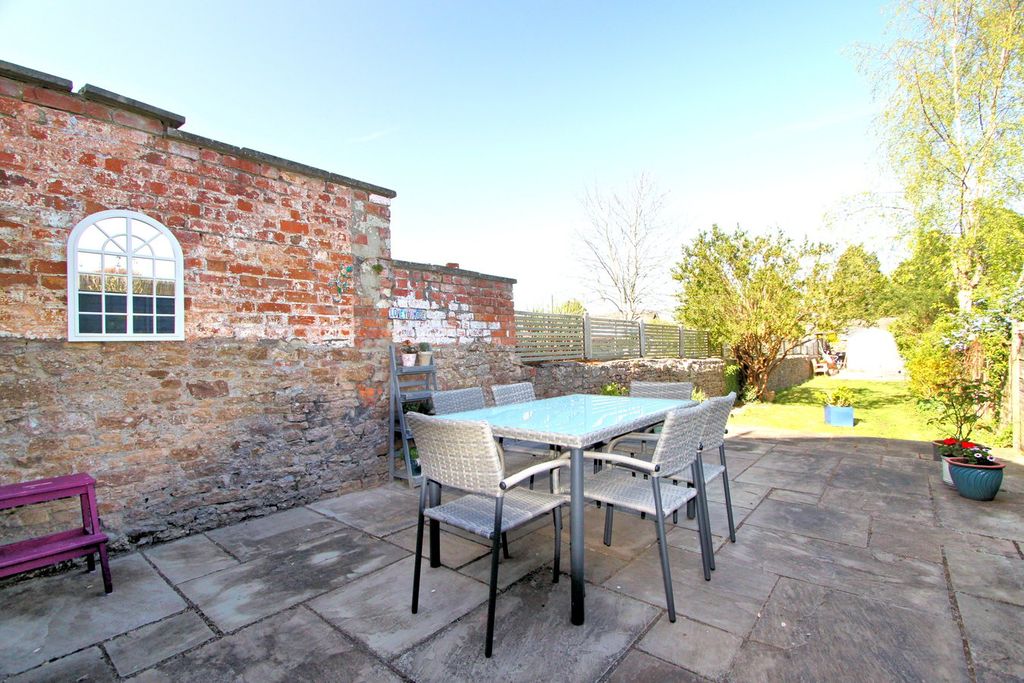 Property photo 2 of 24