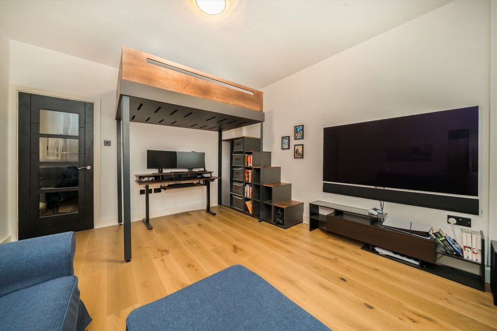 Property photo 3 of 5