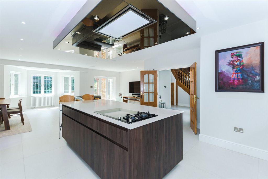 Property photo 3 of 13 Kitchen