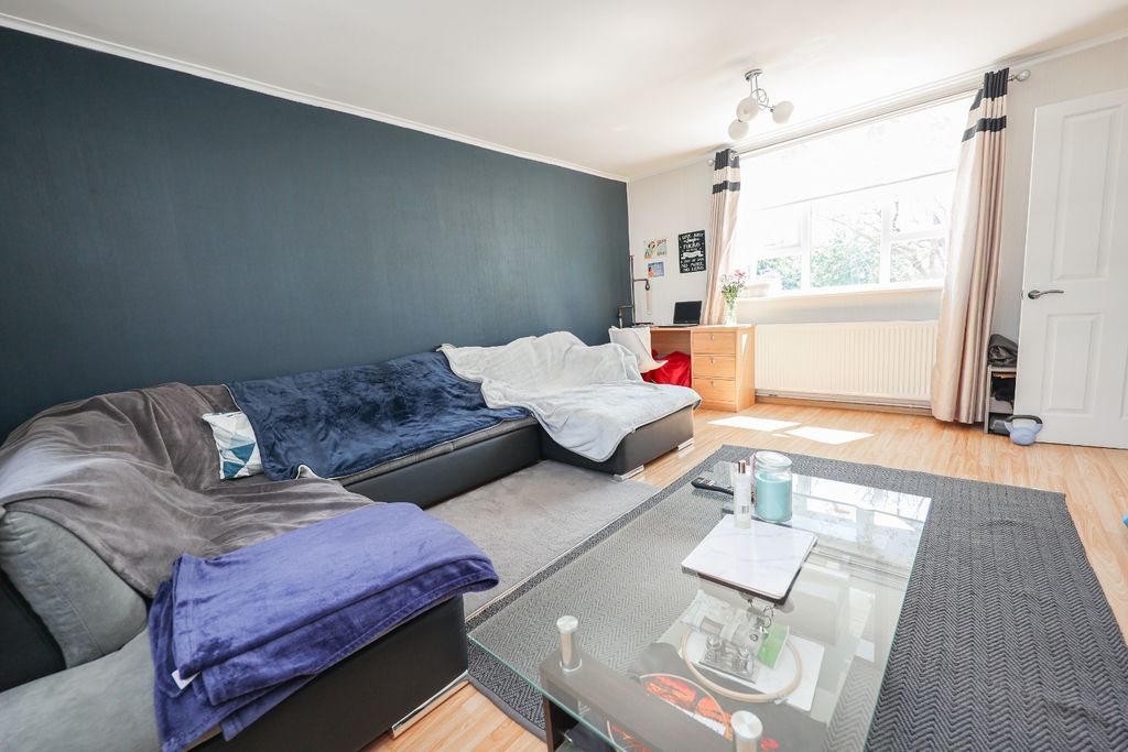 Property photo 3 of 15 4335042