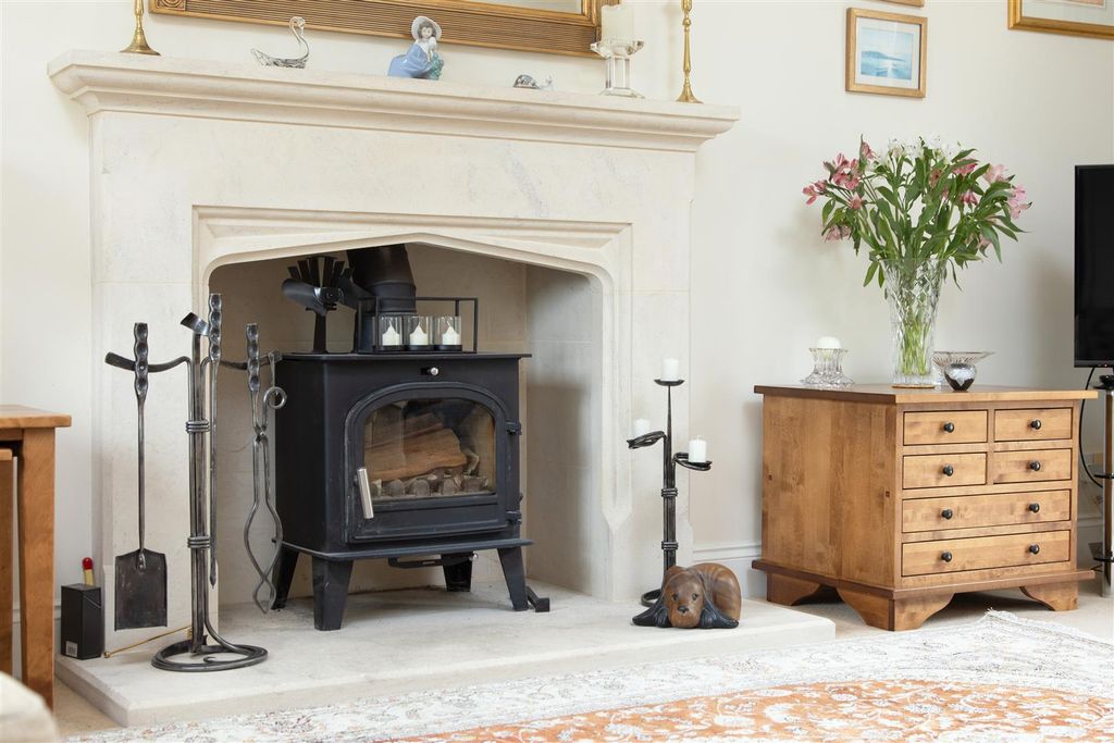 Property photo 3 of 30 42 Rowden Road_Chippenham_Sn15 2Au (4).Jpg