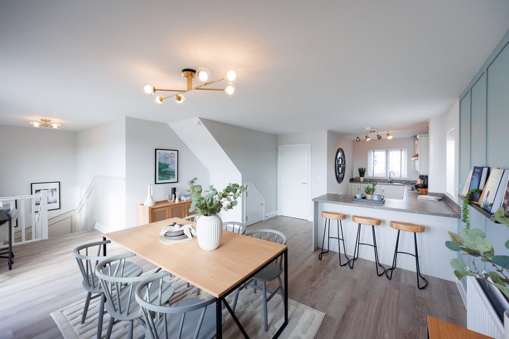 Property photo 2 of 11 B-Vdsw-Nort-Elm-115-Diningkitchendoorclosed