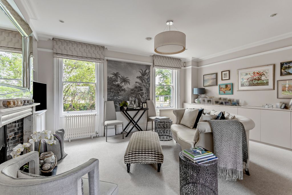 Property photo 2 of 18 8657811-Interior01-V2-800