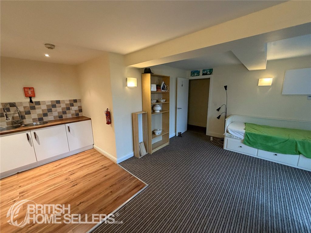 Property photo 3 of 12 Picture No. 05