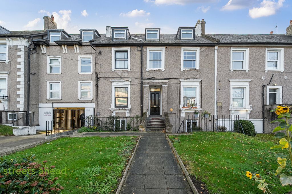 Property photo 1 of 12 2F45c0A4-9E41-4d1...