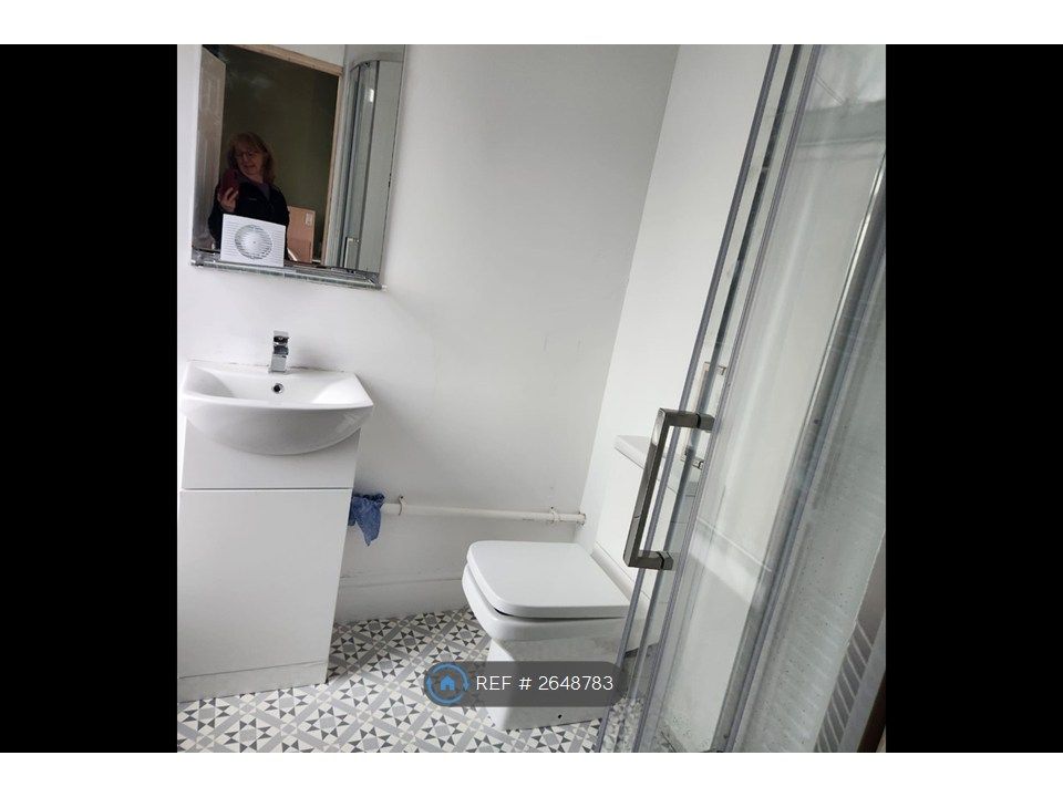 Property photo 3 of 7 En-Suite