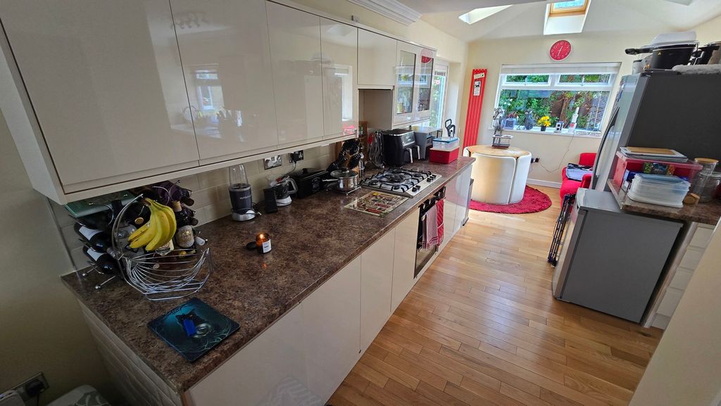 Property photo 3 of 34
