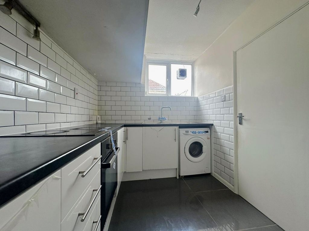 Property photo 3 of 7 Picture No. 06