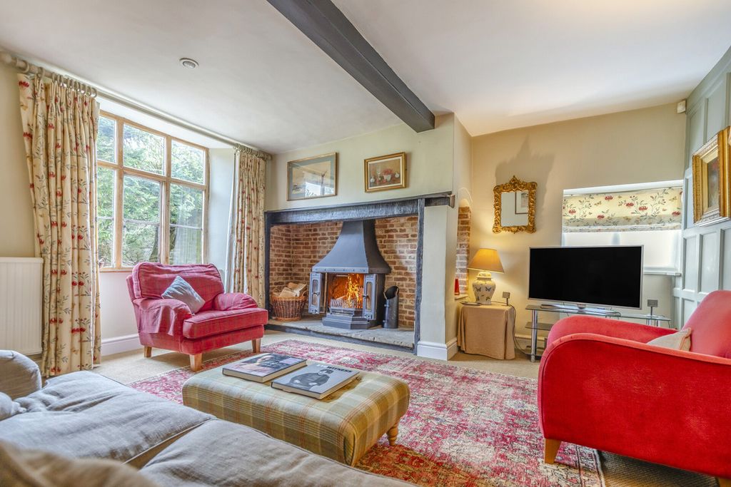 Property photo 2 of 31