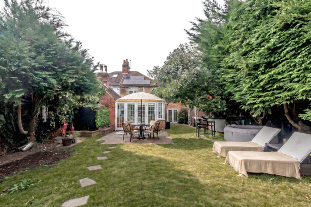 Property photo 2 of 14