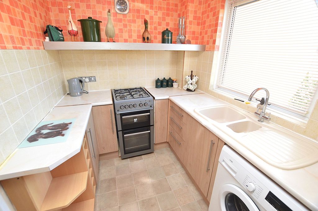 Property photo 3 of 9 Kitchen