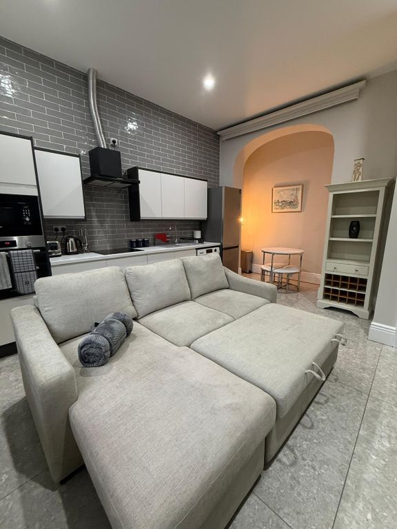 Property photo 2 of 12 Kitchen / Living