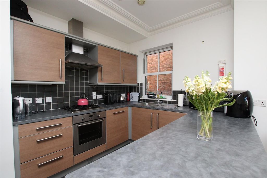 Property photo 2 of 10 Kitchen..Jpg