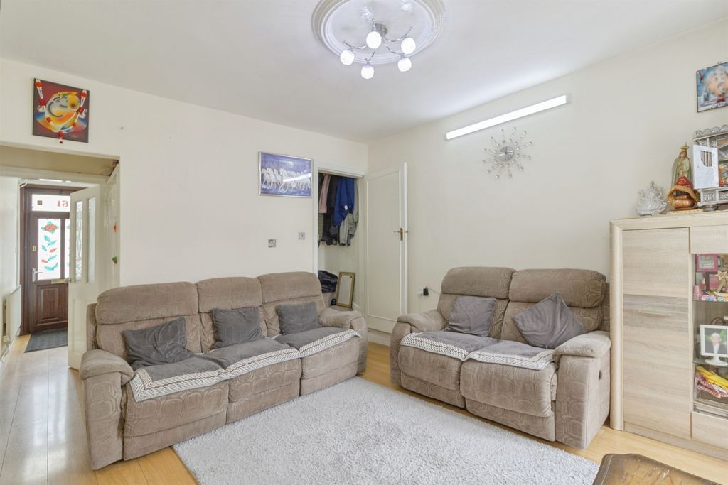 Property photo 2 of 17
