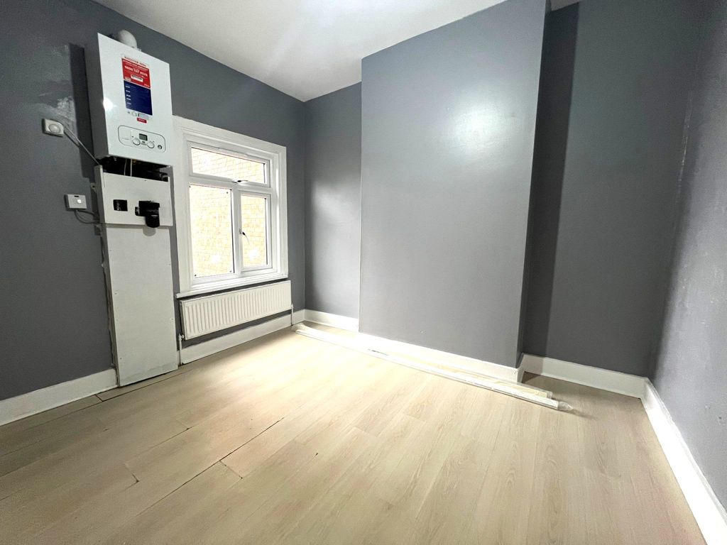 Property photo 3 of 6 Gallery