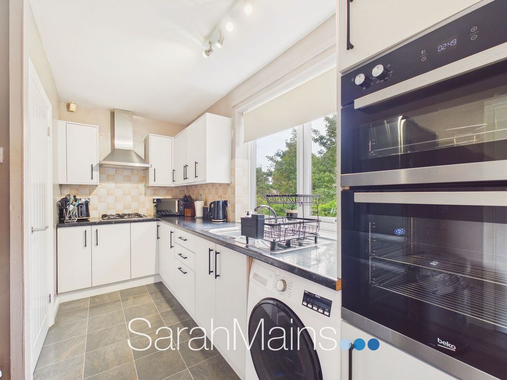 Property photo 3 of 12 Kitchen