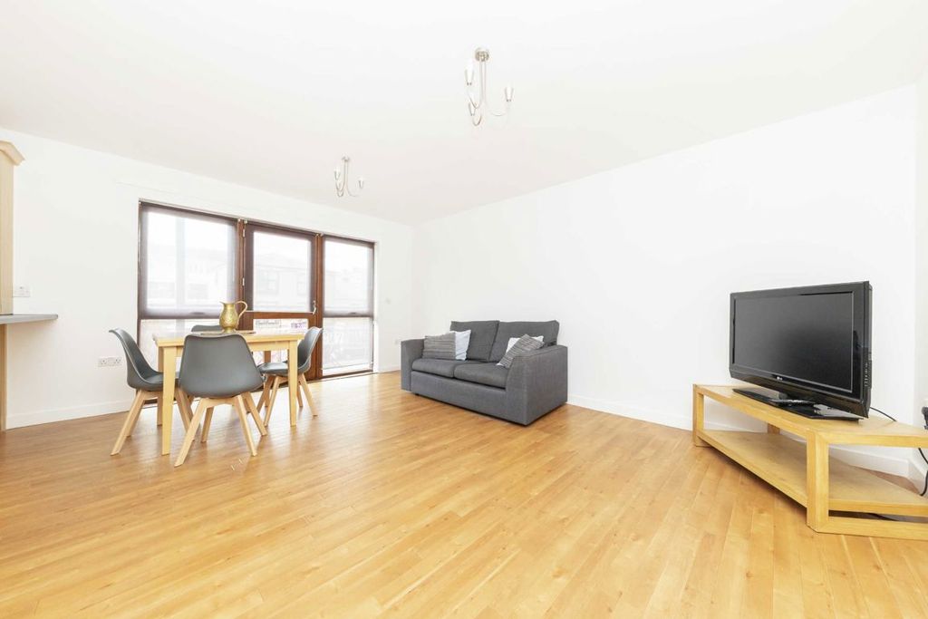 Property photo 3 of 8