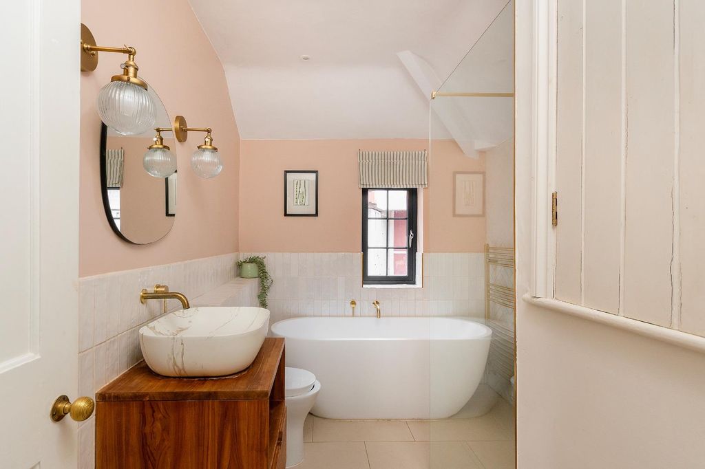 Property photo 3 of 26 0O3Pkn - Bathroom C.Jpg