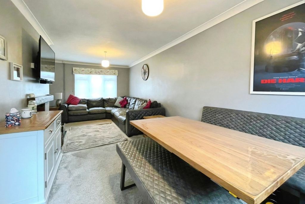 Property photo 3 of 11 Pbox-Img.Jpg
