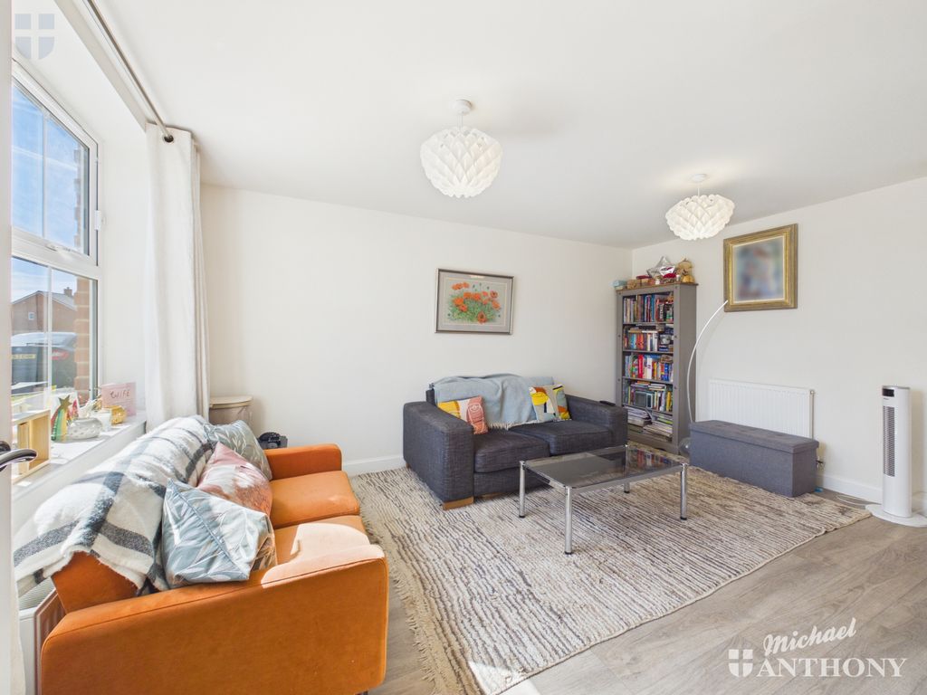 Property photo 2 of 12 Cam03852G0-Pr0616-Still013