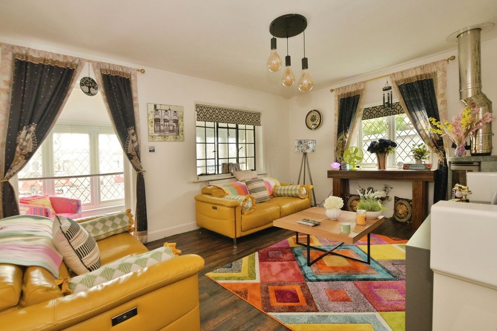Property photo 2 of 14 Pbox-Img.Jpg