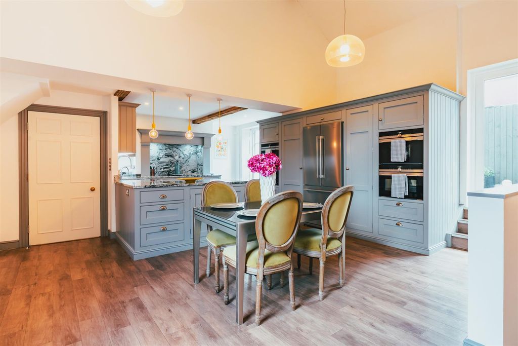 Property photo 2 of 31 Dining Kitchen